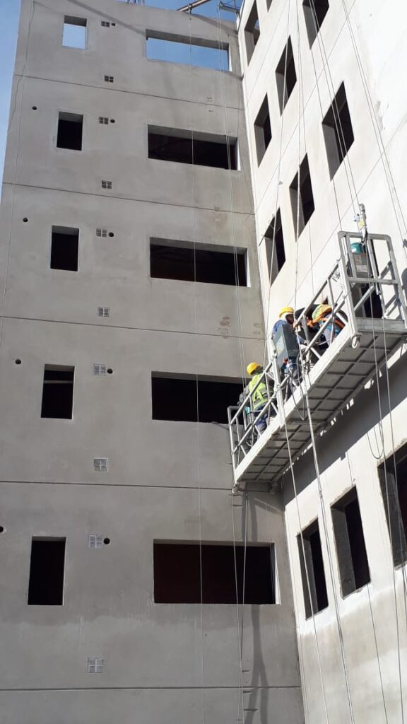 Trabajos en altura con balancín eléctrico